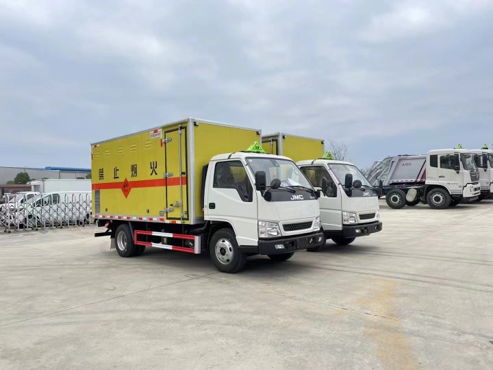 江鈴順達(dá)藍(lán)牌1.3噸爆破器材運輸車