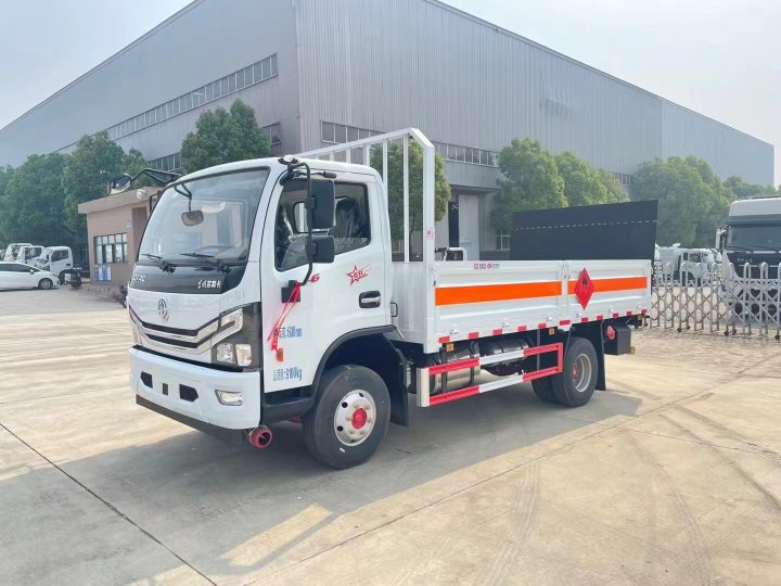東風(fēng)4.3米氣瓶運輸車/黃牌5噸