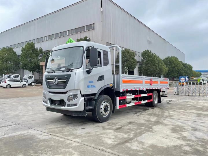 東風(fēng)天錦6.7米氣瓶運輸車