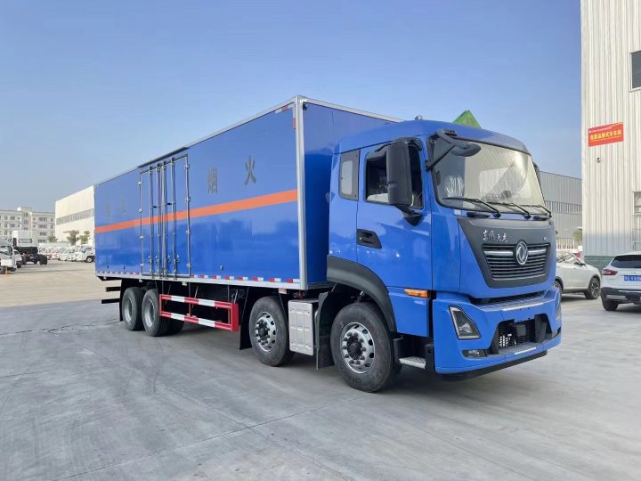 東風天龍前四后八9.4米腐蝕性廂式車